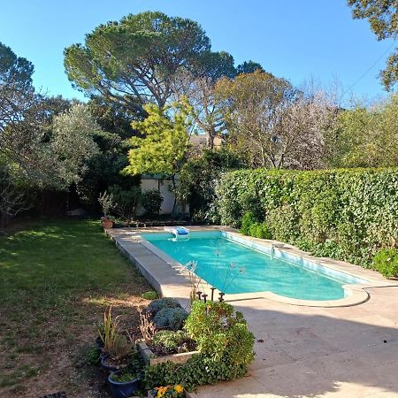 Studio Charmant Et Calme Villeneuve Les Avignon Entree Et Cour Independantes Climatisation Piscine Parking Eksteriør billede