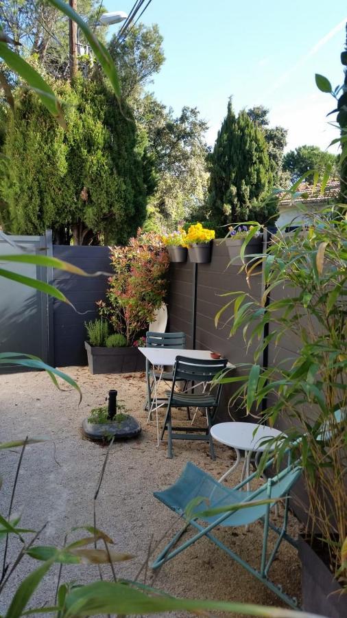 Studio Charmant Et Calme Villeneuve Les Avignon Entree Et Cour Independantes Climatisation Piscine Parking Eksteriør billede