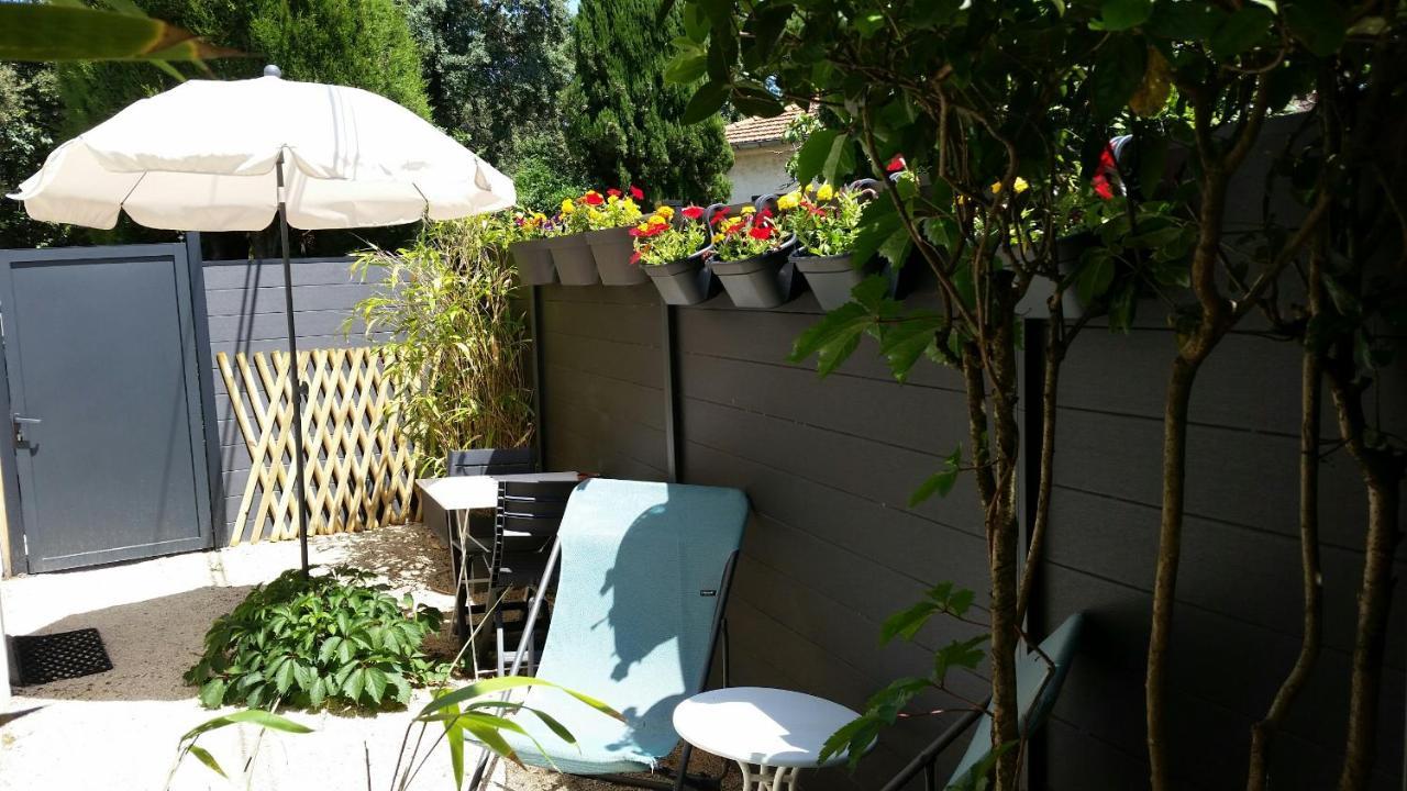 Studio Charmant Et Calme Villeneuve Les Avignon Entree Et Cour Independantes Climatisation Piscine Parking Eksteriør billede