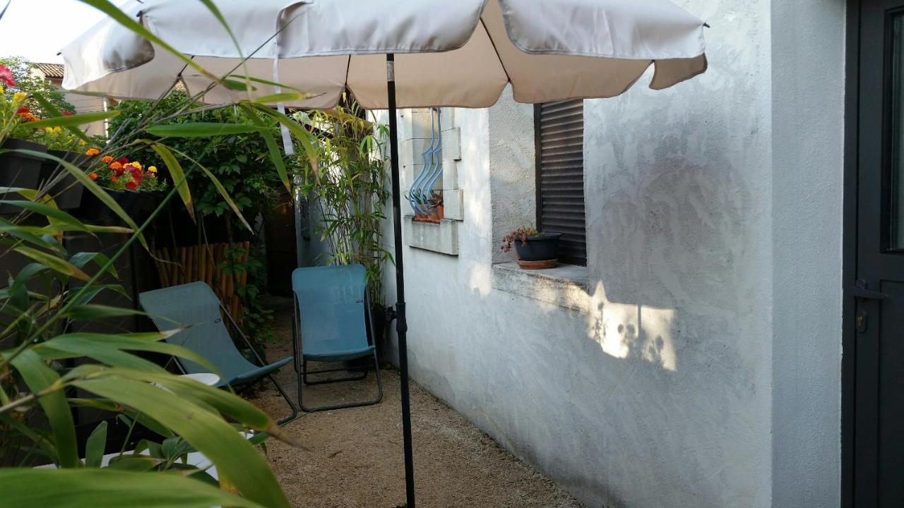 Studio Charmant Et Calme Villeneuve Les Avignon Entree Et Cour Independantes Climatisation Piscine Parking Eksteriør billede