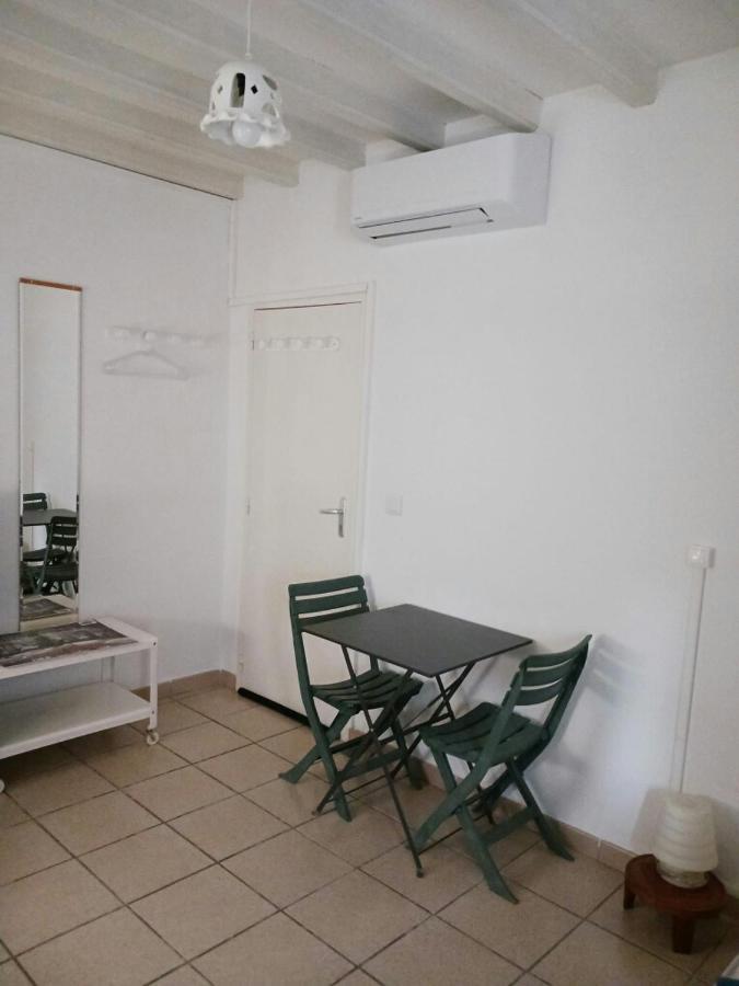 Studio Charmant Et Calme Villeneuve Les Avignon Entree Et Cour Independantes Climatisation Piscine Parking Eksteriør billede